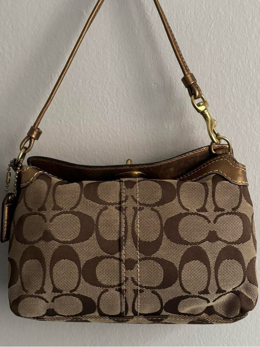 Coach Signature C Turnlock Wristlet - Picture 5 of 8